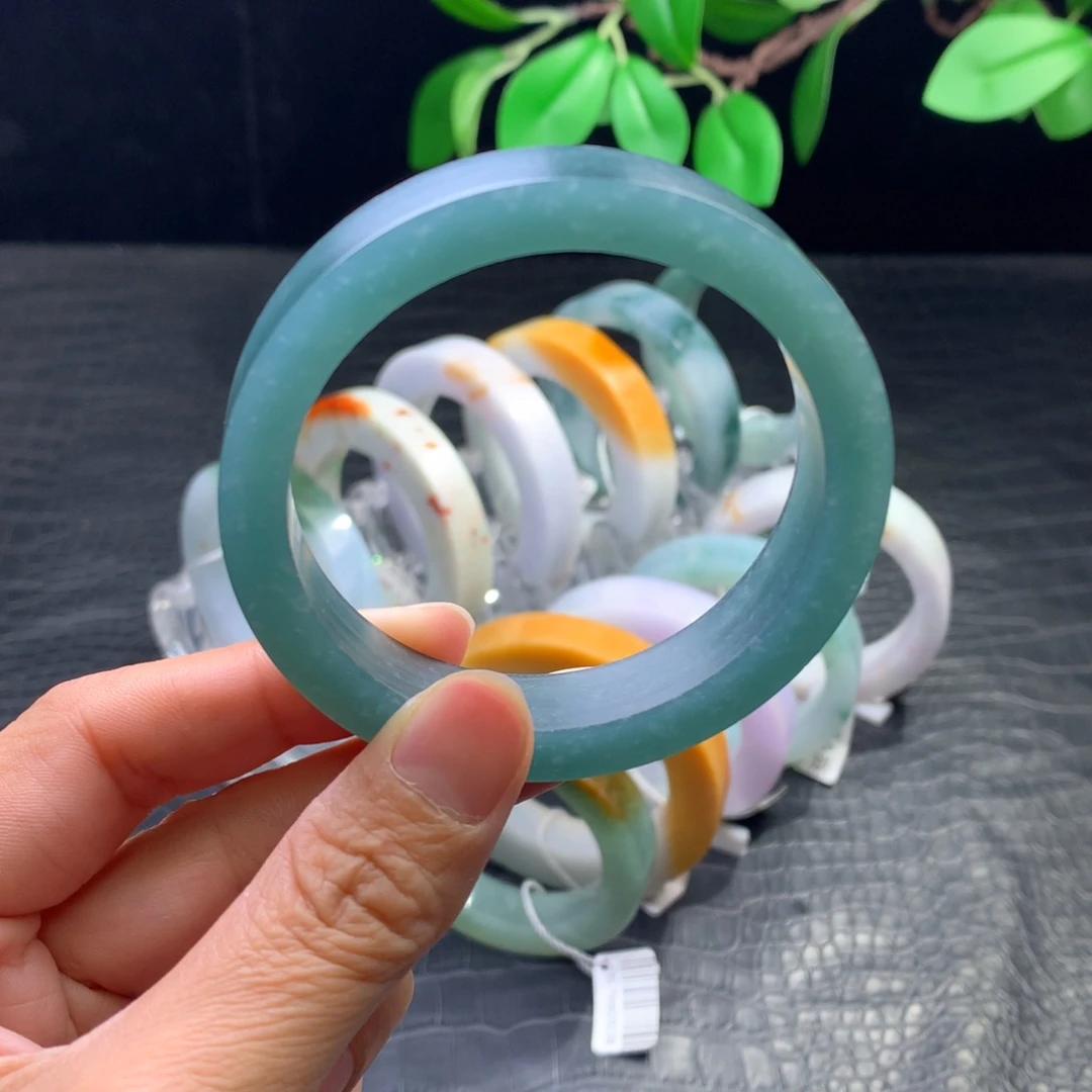 定制翡翠未镶嵌手镯