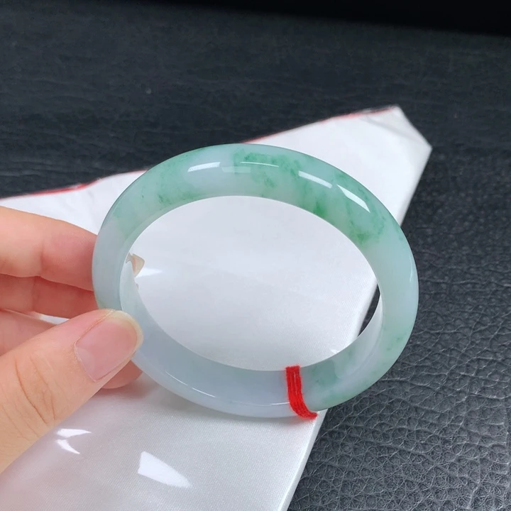 翡翠未镶嵌手镯。。