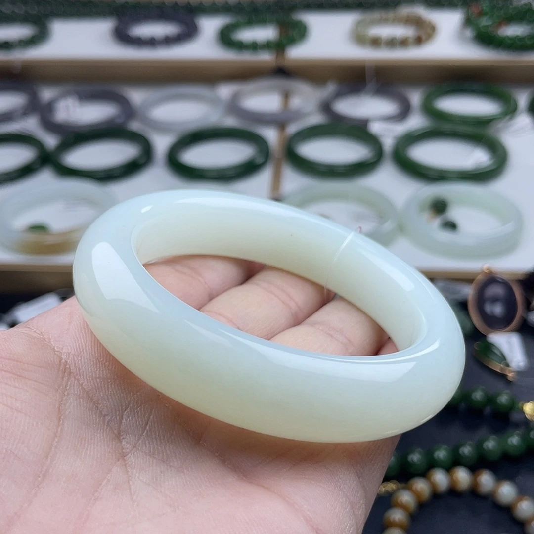 和田玉手镯未镶嵌