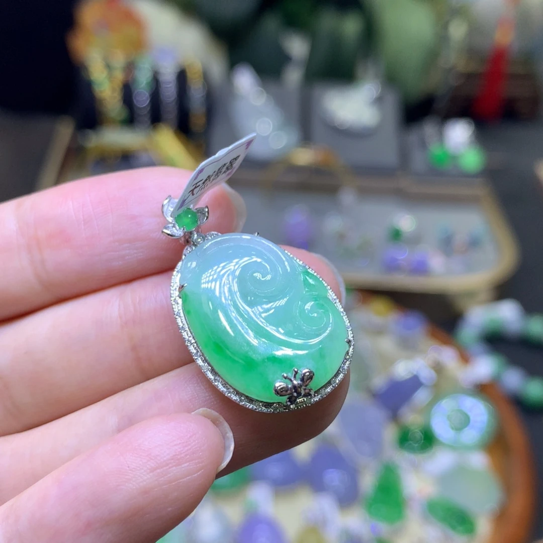 翡翠18K金镶嵌颈饰翡翠吊坠项链