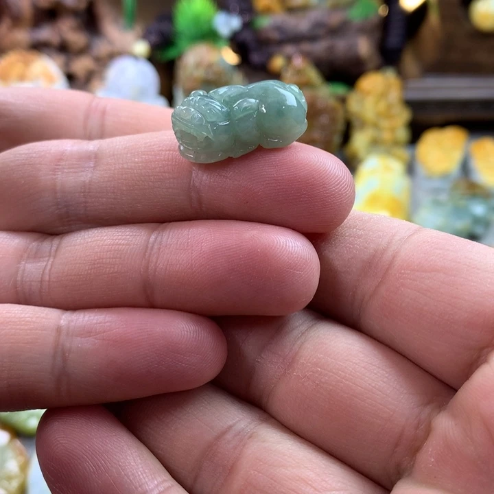 翡翠颈饰未镶嵌满绿貔貅