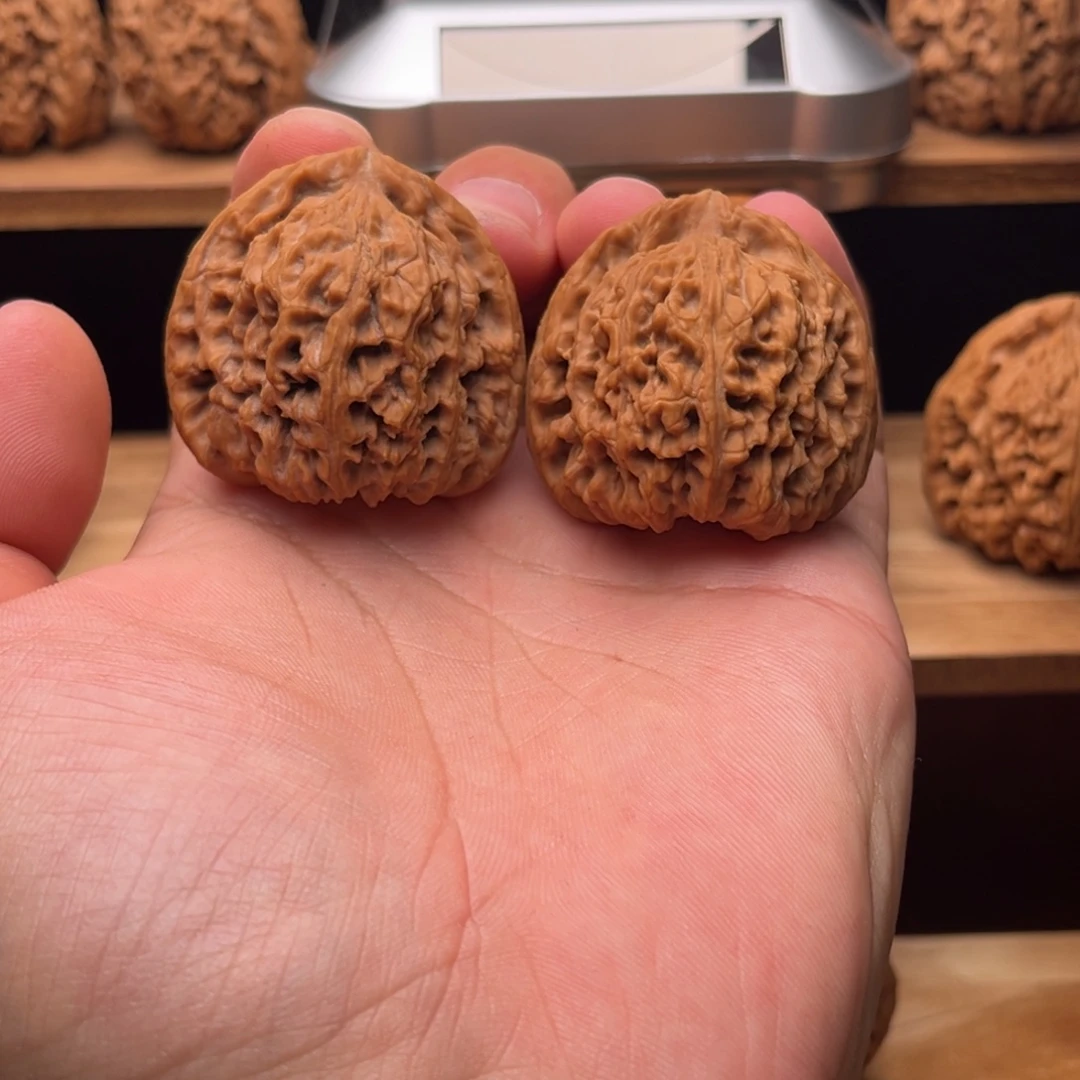 文玩核桃吊坠桃心三角