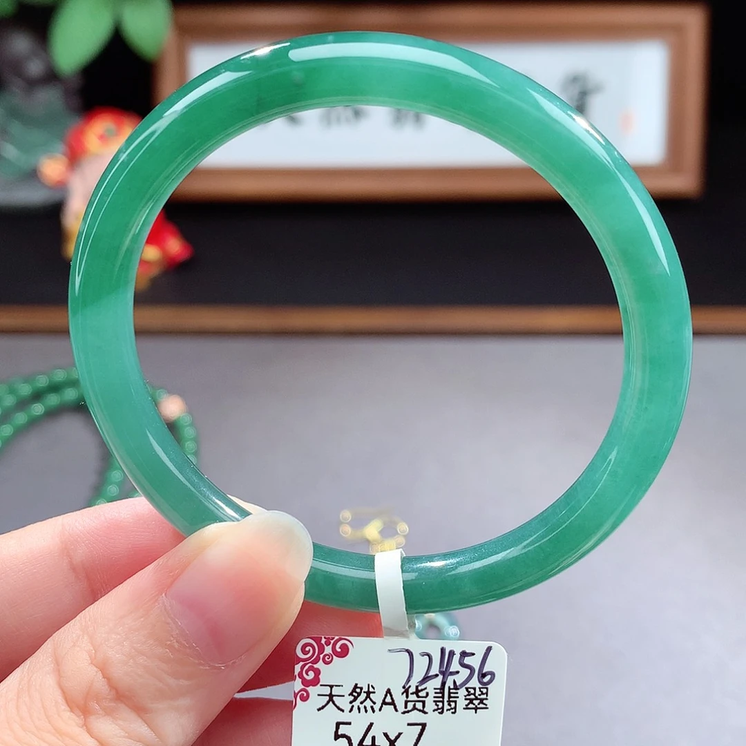 未镶嵌手镯（圆镯）翡翠
