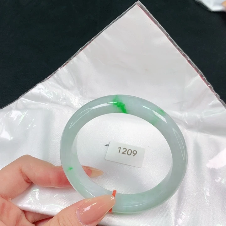 翡翠手镯未镶嵌天然翡翠手镯04