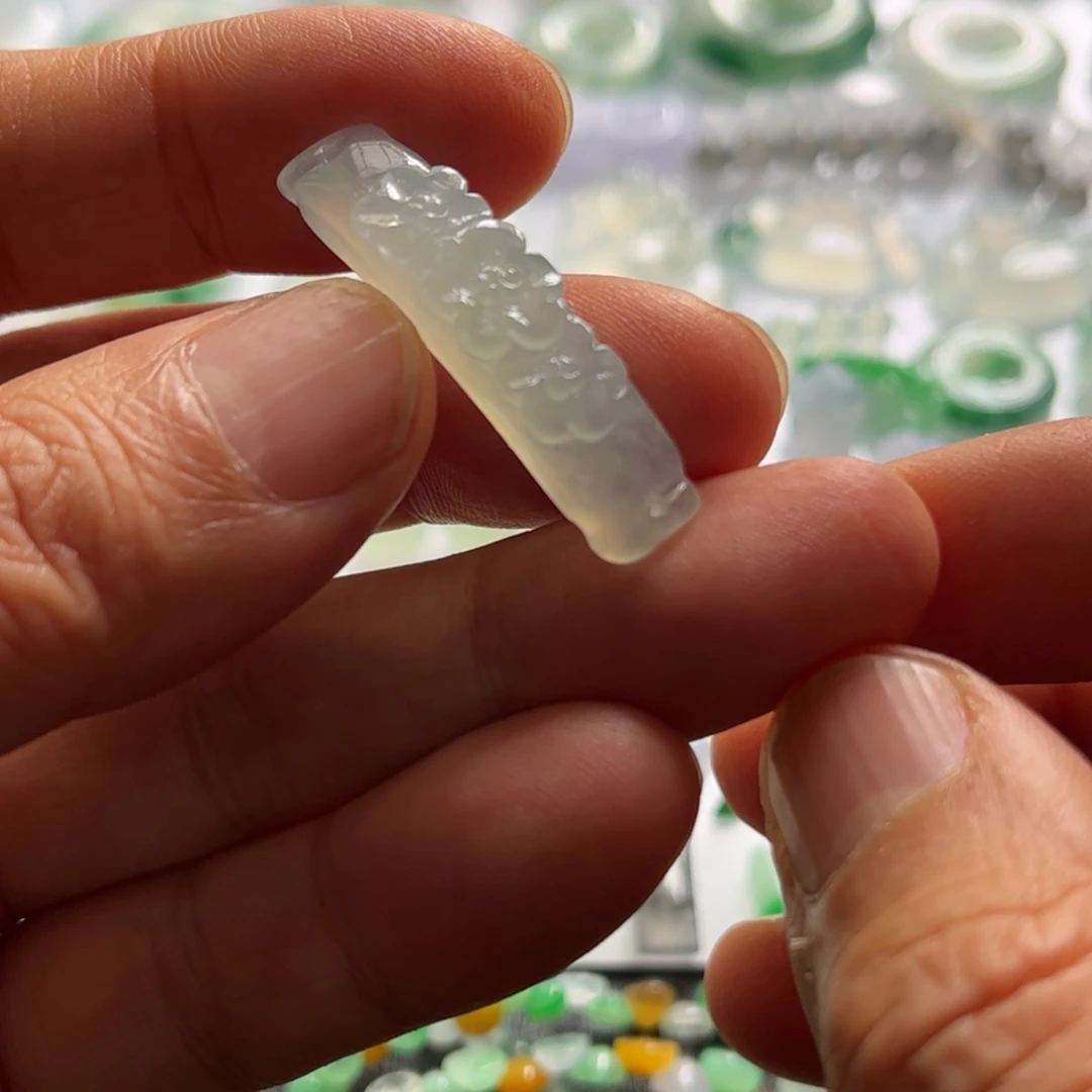 定制翡翠未镶嵌手牌