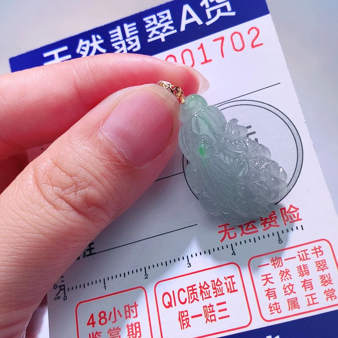 翡翠18K金镶嵌颈饰吊坠