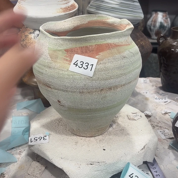 摆件高22，口14.5，有孔4331，瑕疵处理