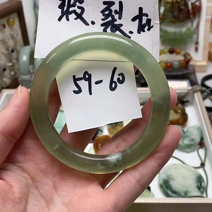 蛇纹石玉手镯未镶嵌岫玉1