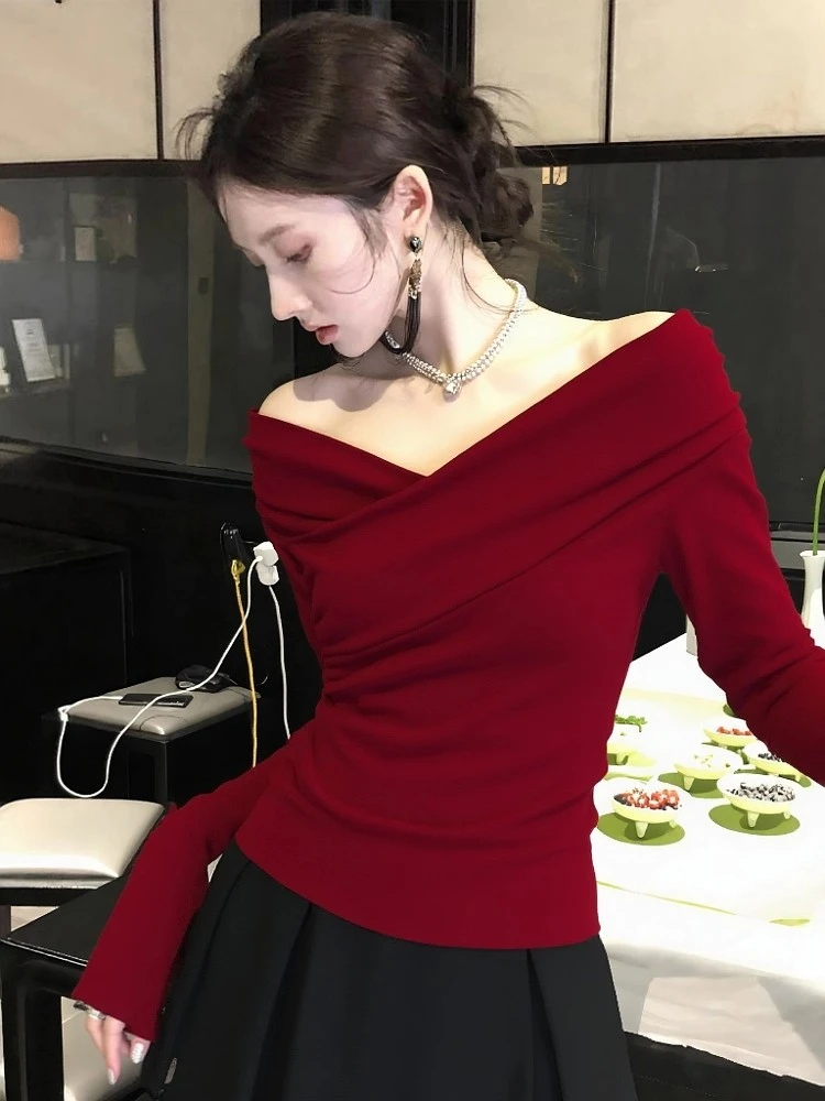 法式甜辣妹红色露肩v领打底衫女秋冬内搭设计感小众独特针织上衣