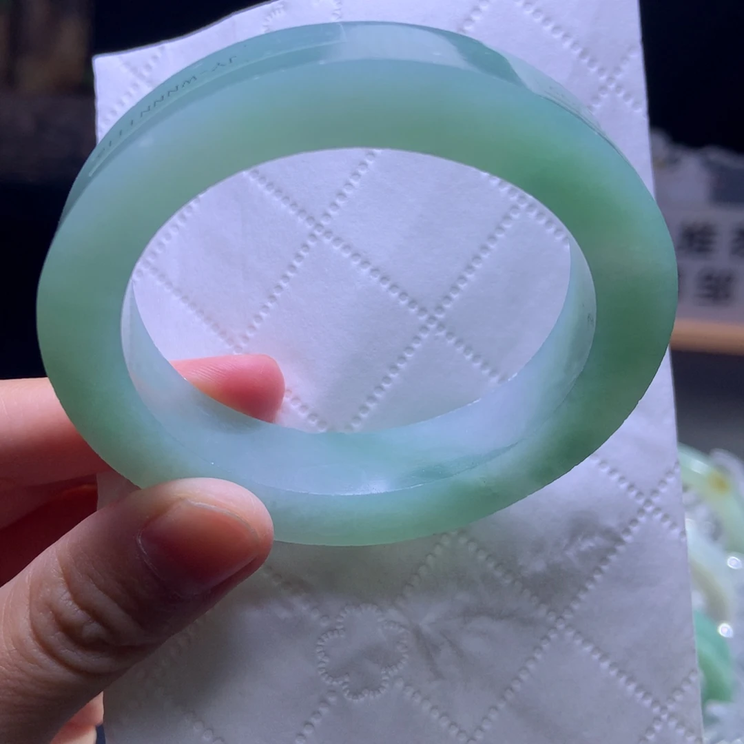 定制翡翠未镶嵌翡翠手镯