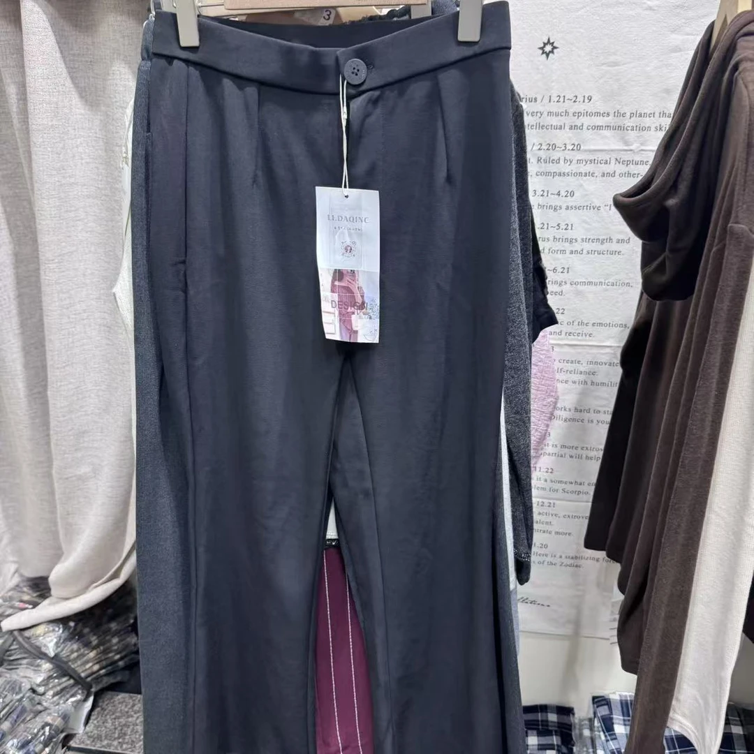 2025秋新款黑色微喇休闲裤女松紧腰垂感大码梨形身材妈妈喇叭裤