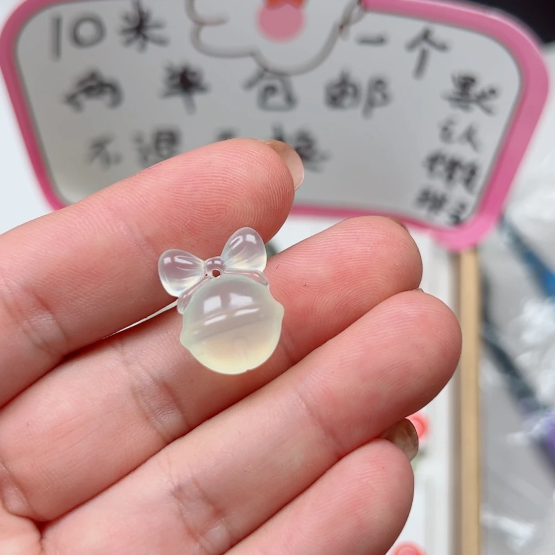 莞***咩蛇纹石玉未镶嵌颈饰