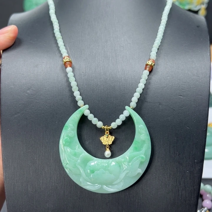 颈饰未镶嵌翡翠吊坠