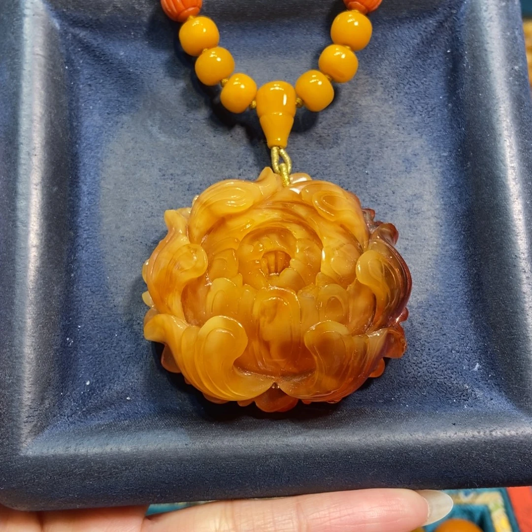 琥珀未镶嵌颈饰蜜蜡