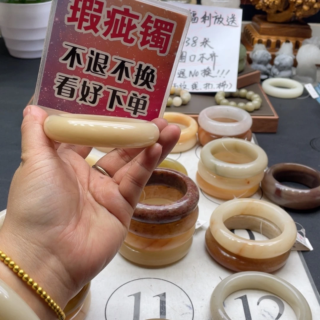 朦***胧石英岩玉未镶嵌手镯