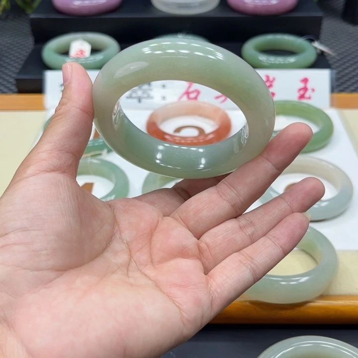 石英质玉手镯未镶嵌?****曼