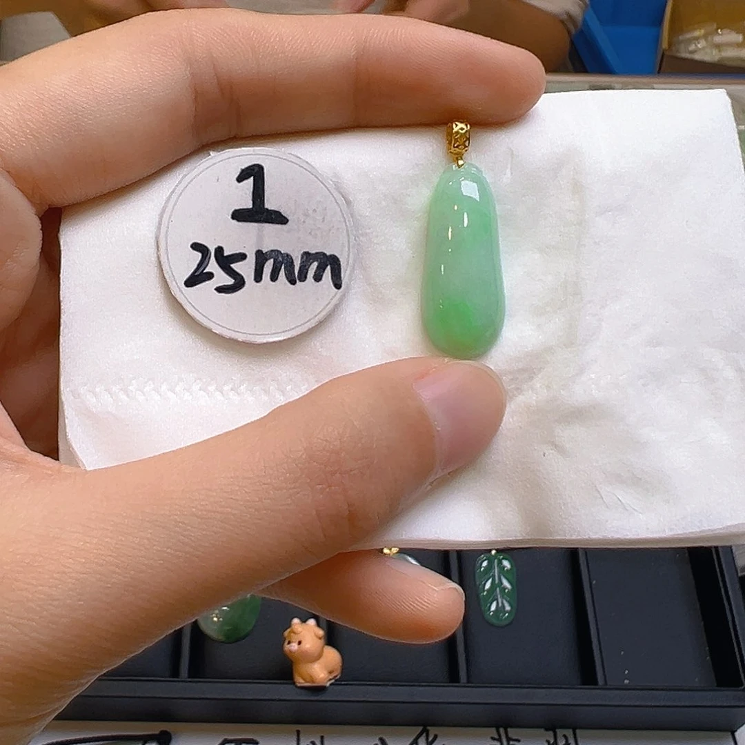 翡翠颈饰18K金镶嵌翡翠