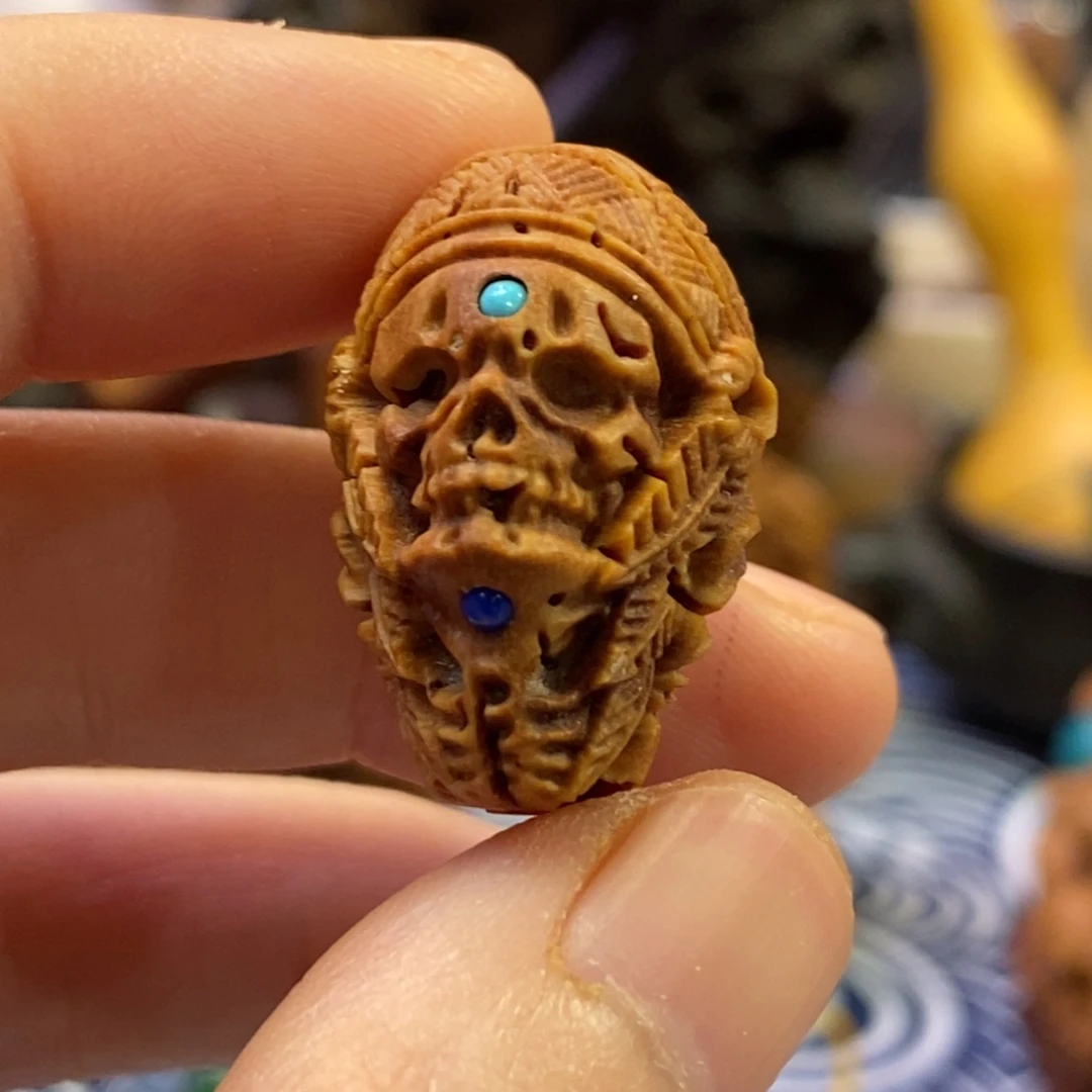 潍坊核雕桃核雕刻骷髅头三通机雕