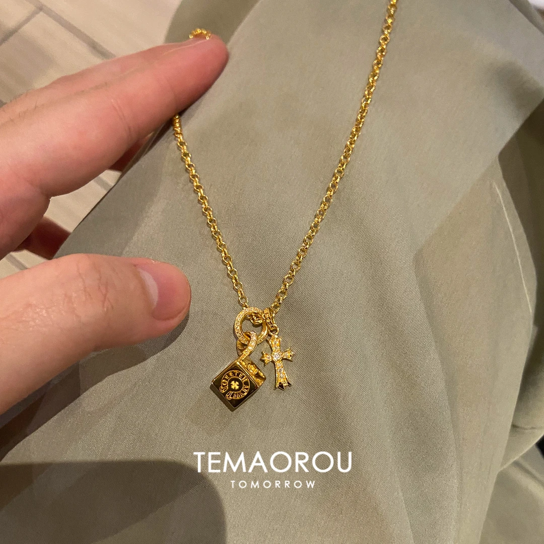 钛钢项链  中古跑环十字架实心骰子吊坠项链轻奢设计感锁骨链饰品