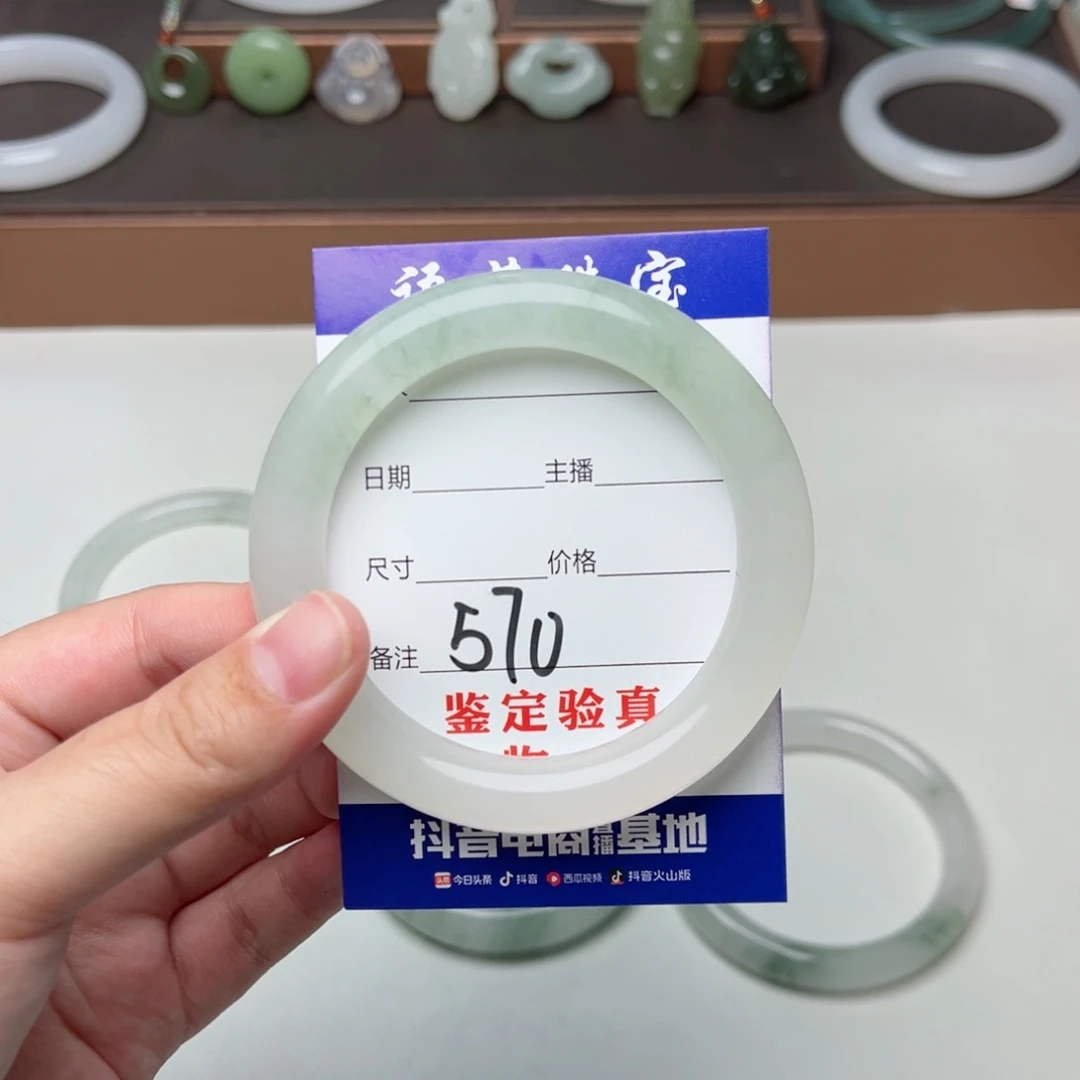 石英质玉手镯未镶嵌y***媛