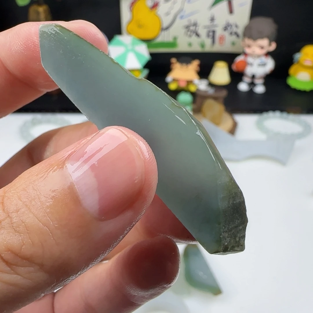 颈饰未镶嵌翡翠周**报
