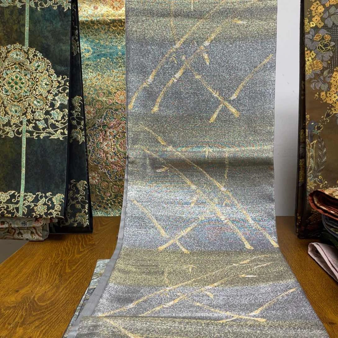 鸾***舍织绣织锦技艺高超