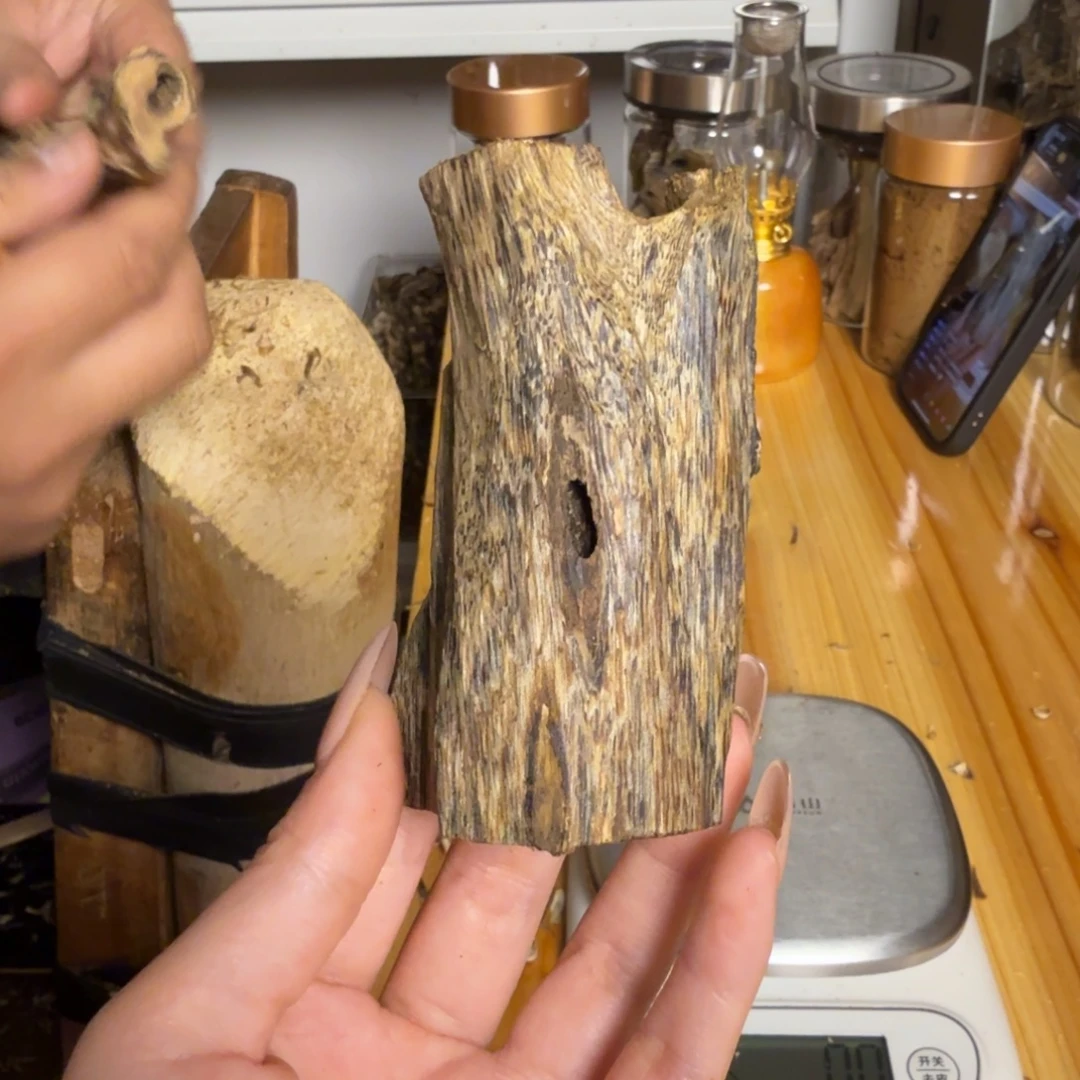 沉香白奇虫漏31克