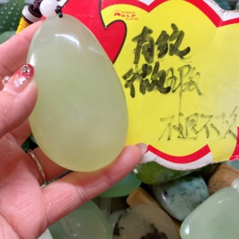 蛇纹石玉手把件未镶嵌