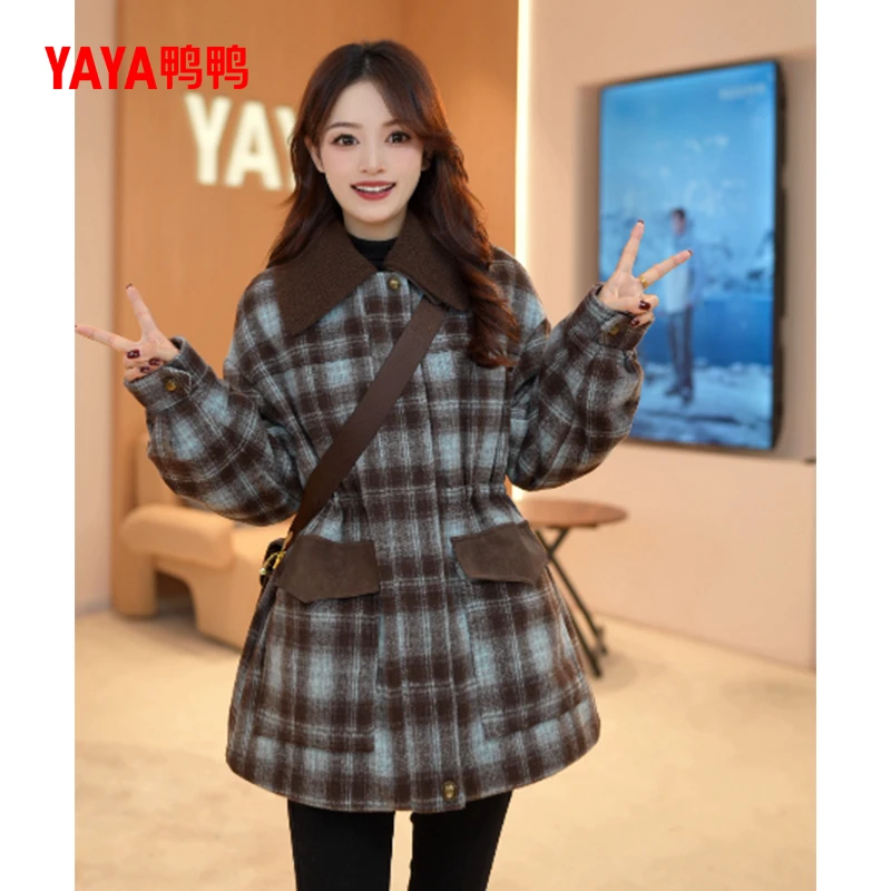 /鸭鸭新款时尚高级感轻户外百搭收腰女士毛呢羽绒服格子