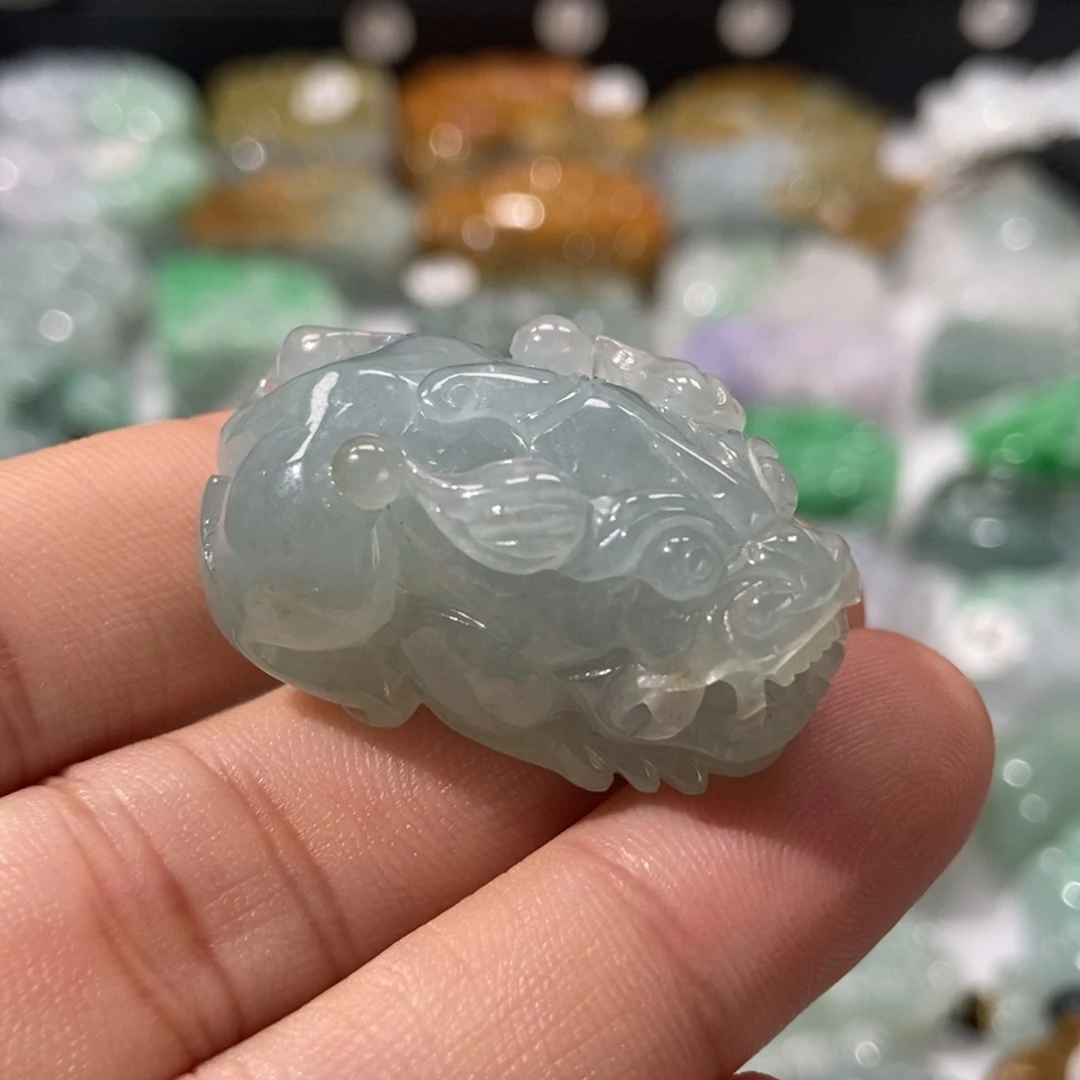 翡翠未镶嵌颈饰貔貅