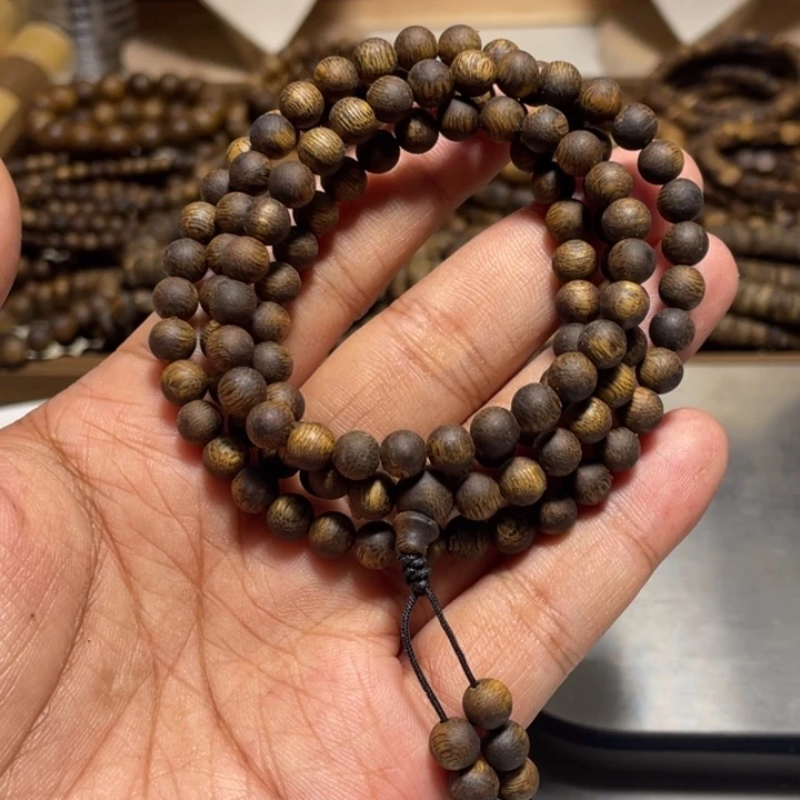 拾***、沉香碎屑沉香卡6多圈圆珠13克加