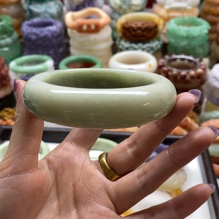 石英岩玉未镶嵌手镯圈口60