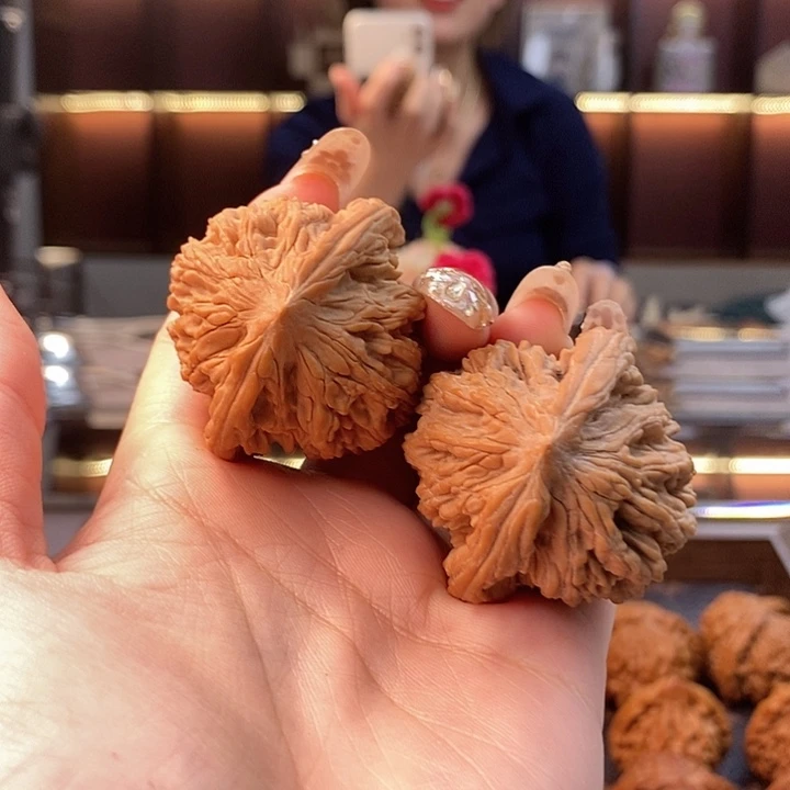 L***怂文玩核桃把件唐上虎头