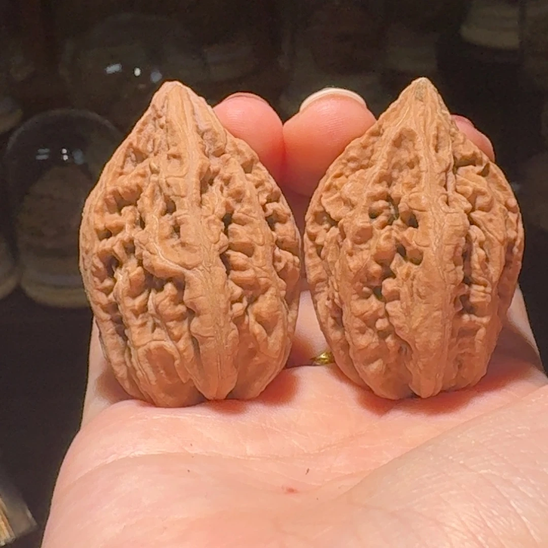 文玩核桃吊坠豆粒鸡心