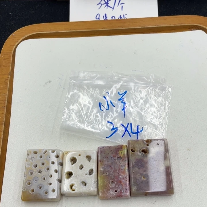 小***y颈饰合金硅化珊瑚（珊瑚玉）