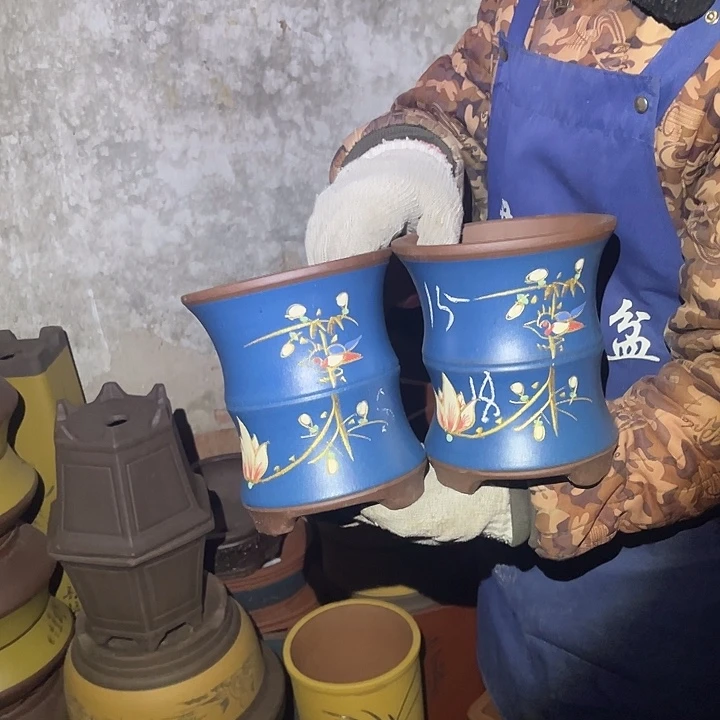 紫砂花盆紫砂花盆和小盆栽