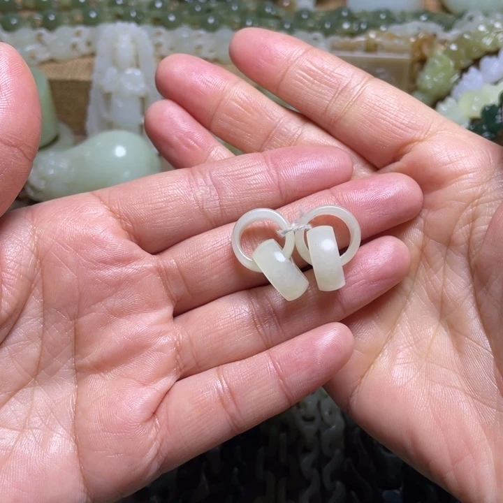 玉***和田玉未镶嵌颈饰