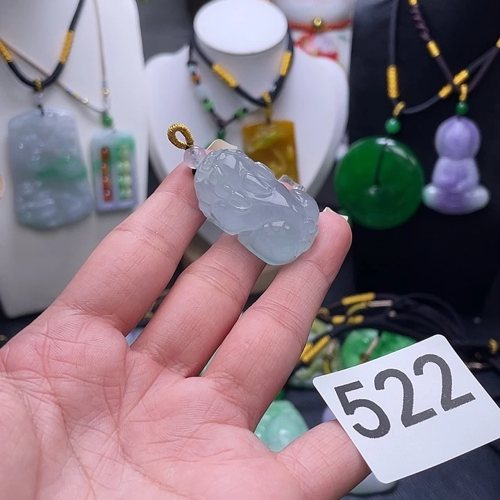 翡翠未镶嵌吊坠(赠链)