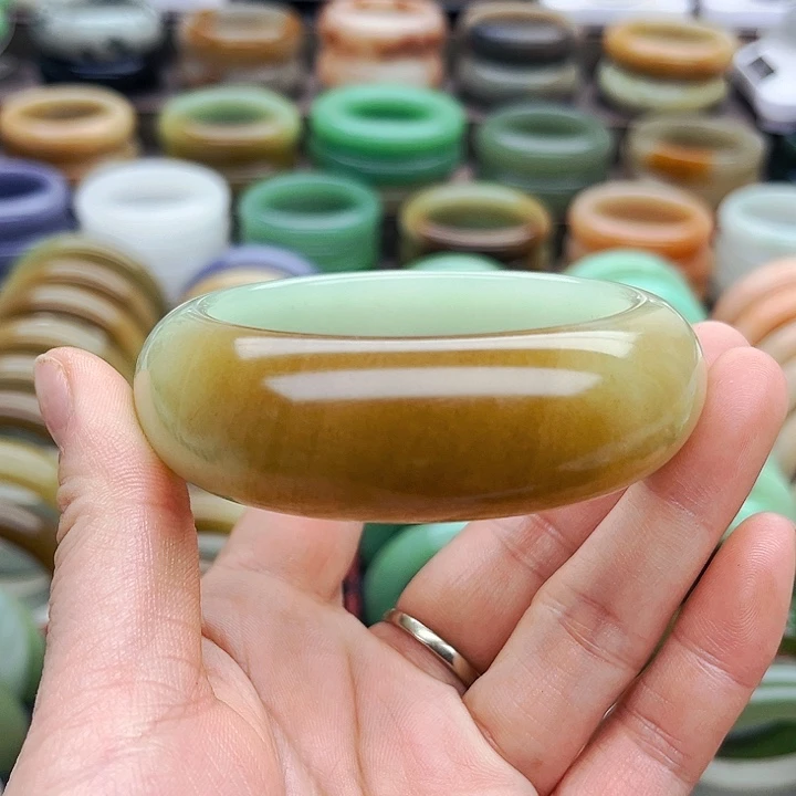 未镶嵌手镯（圆镯）石英质玉