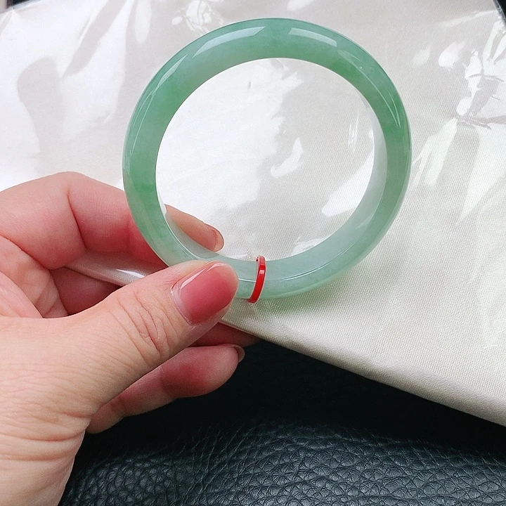 翡翠手镯未镶嵌翡翠050