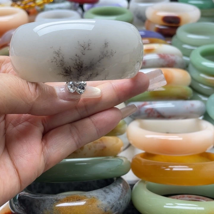 石英岩玉手镯未镶嵌
