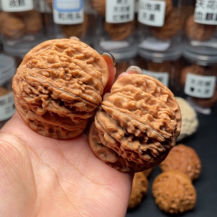 飞***羊文玩核桃吊坠楼子