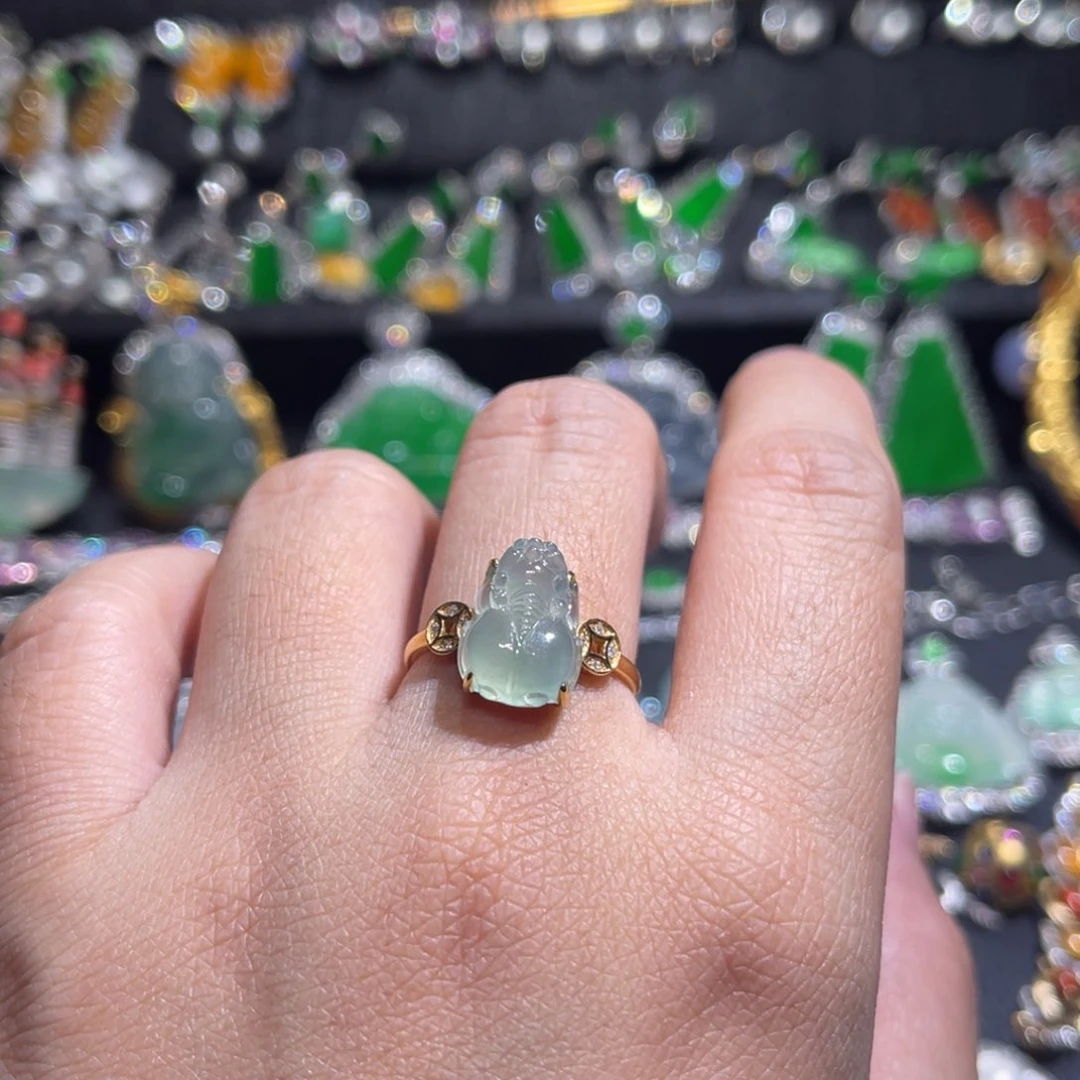 翡翠戒指18K金镶嵌貔貅戒指