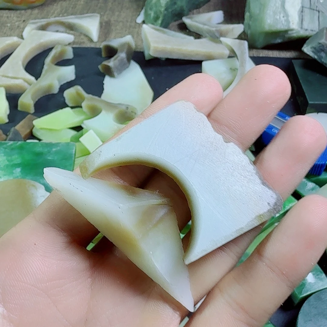 和田玉（糖玉）未镶嵌挂件