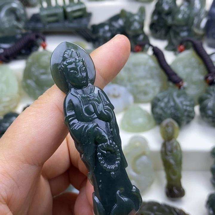 颈饰未镶嵌和田玉