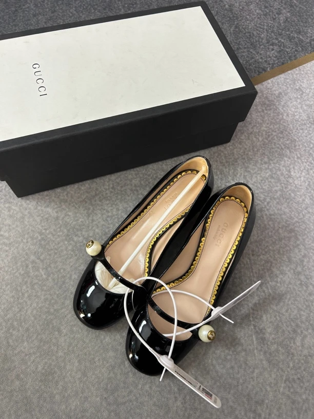 95新 GUCCI/古驰 黑色低跟鞋三五码