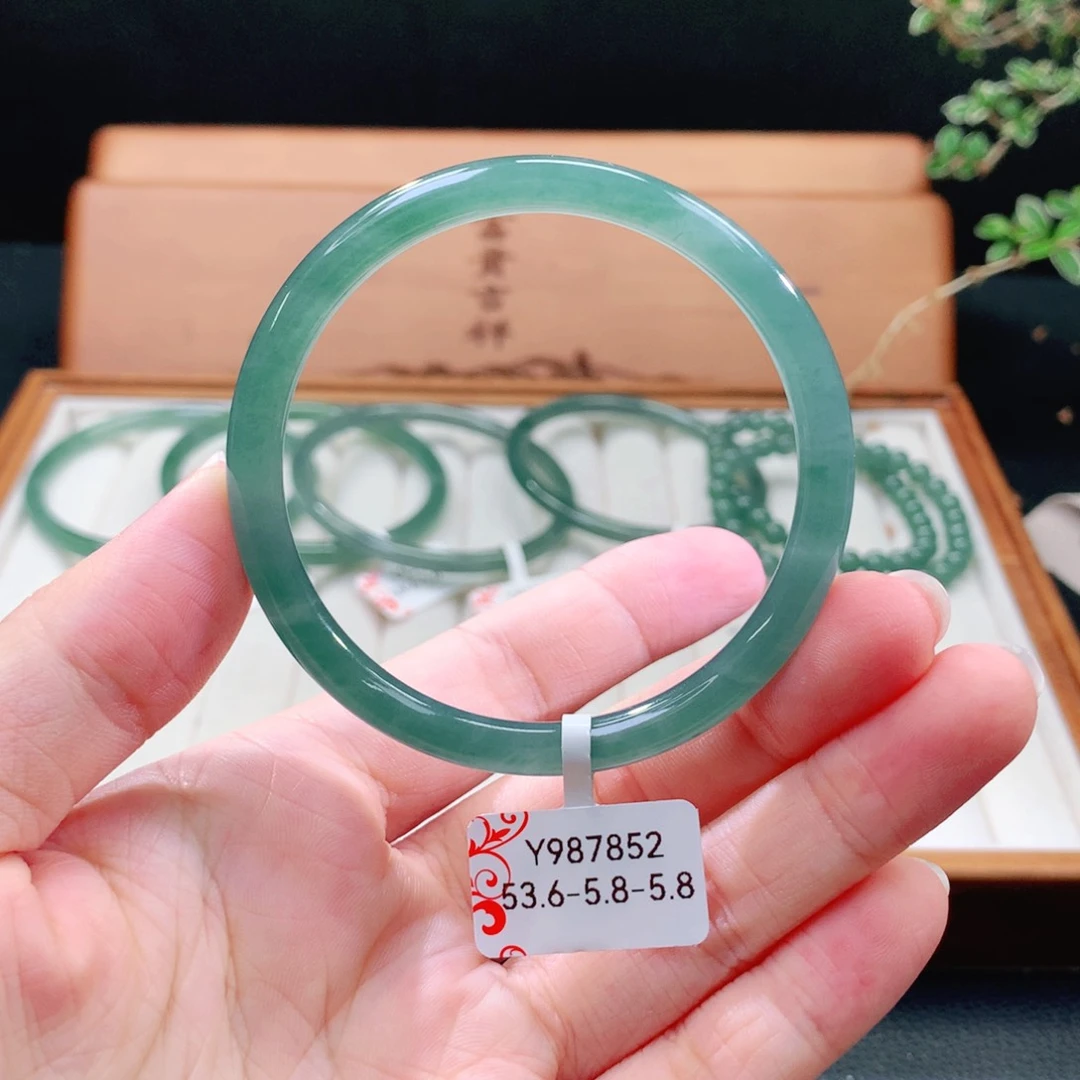 翡翠手镯（圆镯）未镶嵌