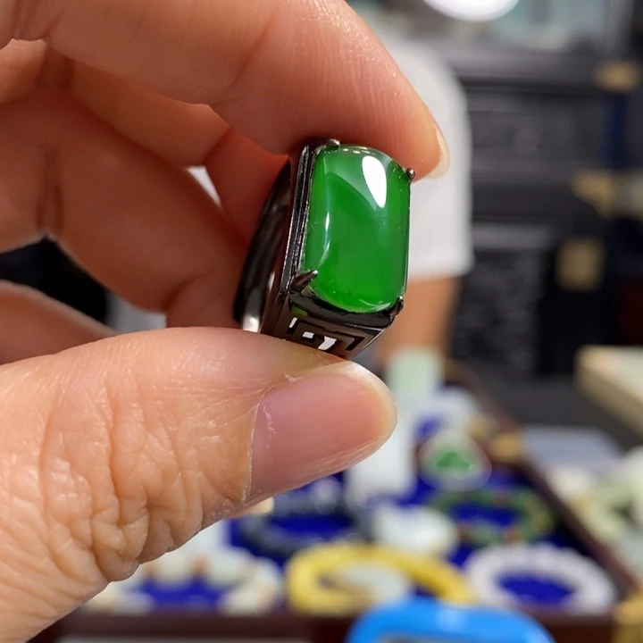 农***的翡翠合金颈饰翡翠戒指