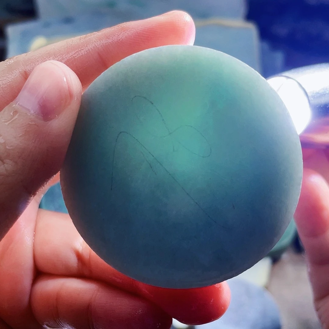 翡翠未镶嵌颈饰毛料4