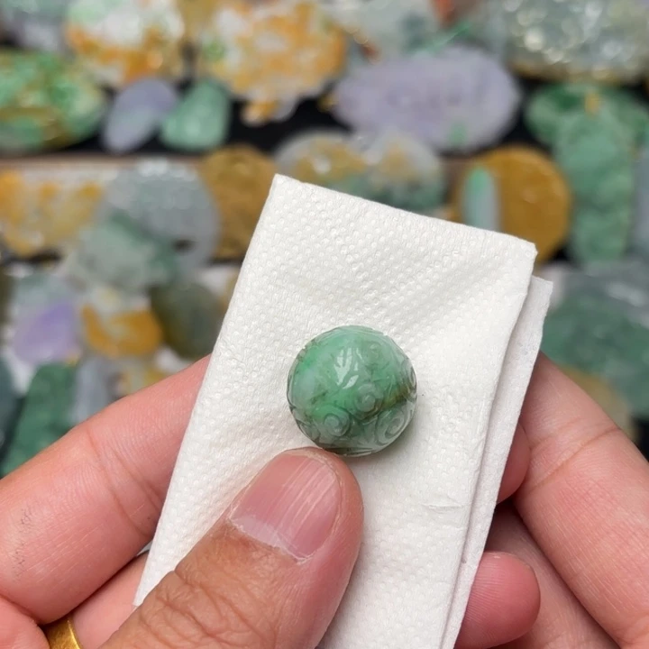 翡翠颈饰未镶嵌吊坠